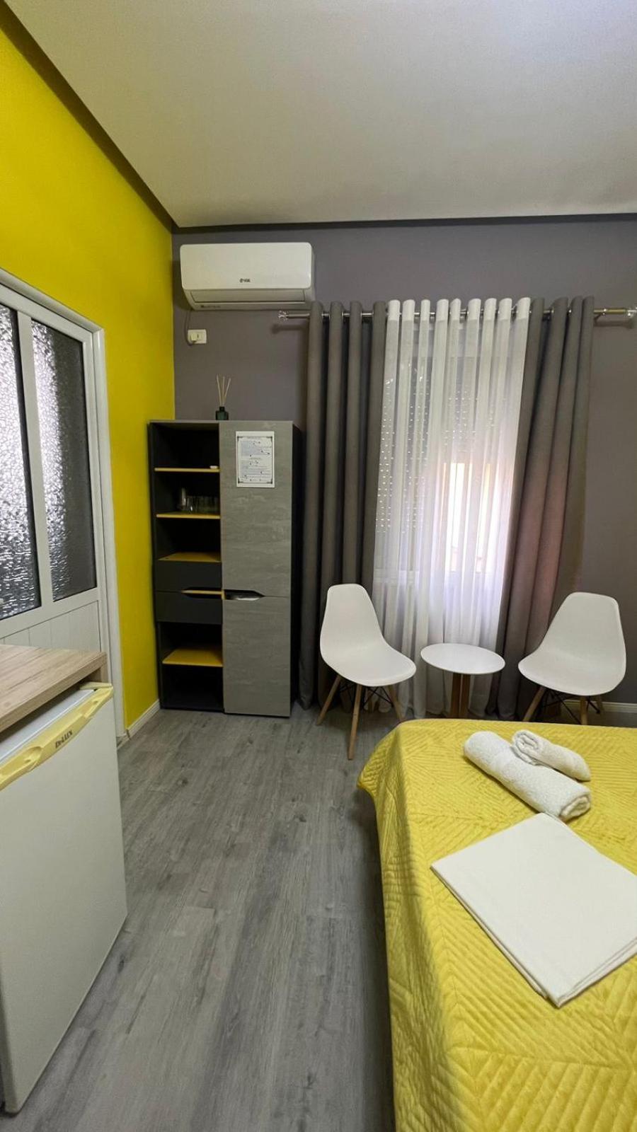 Algen Room'S Berat Kültér fotó