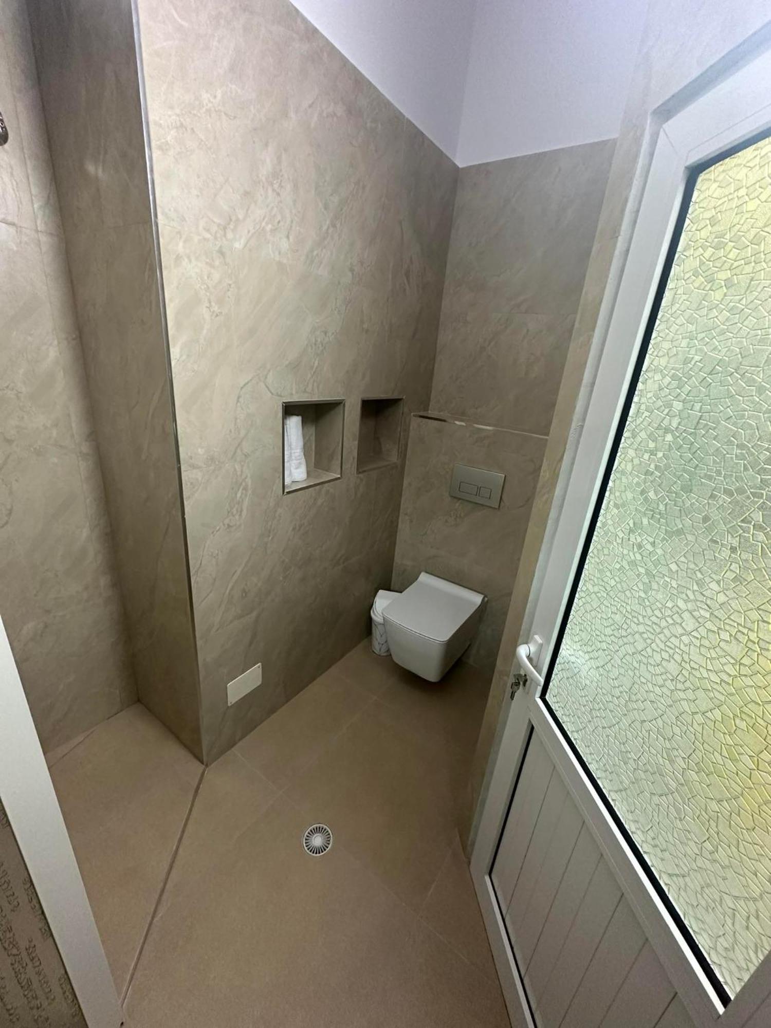 Algen Room'S Berat Kültér fotó