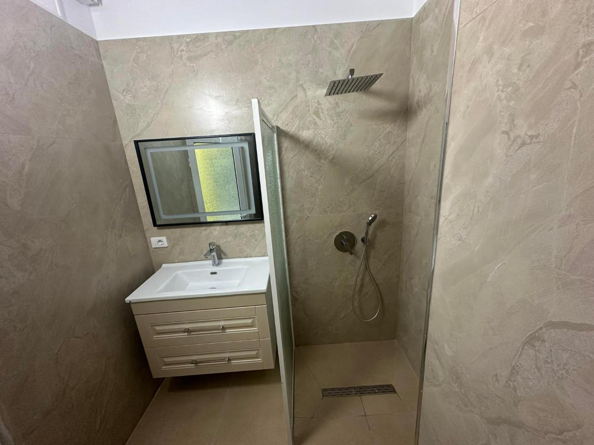 Algen Room'S Berat Kültér fotó
